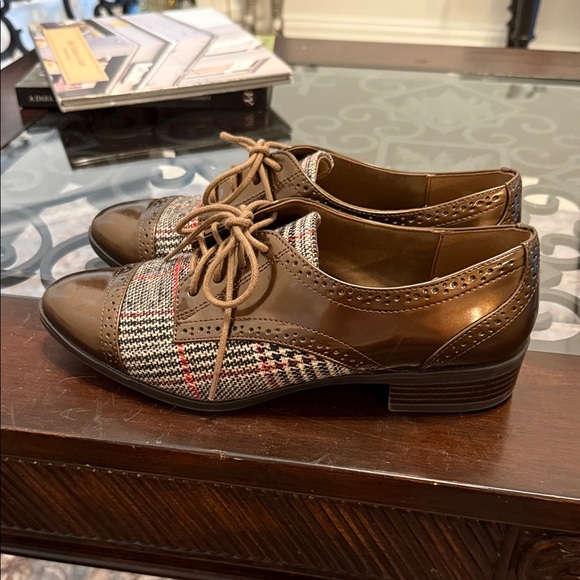 Anne Klein Bronze and Plaid Lace-Up Oxfords - Picture 4 of 6
